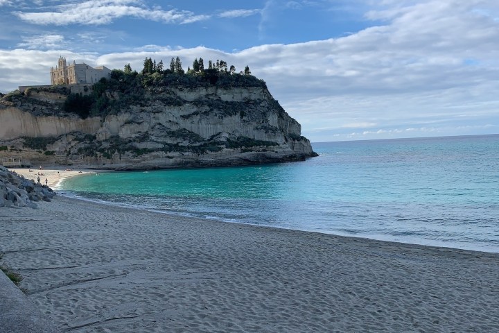 a rocky beach next to the ocean